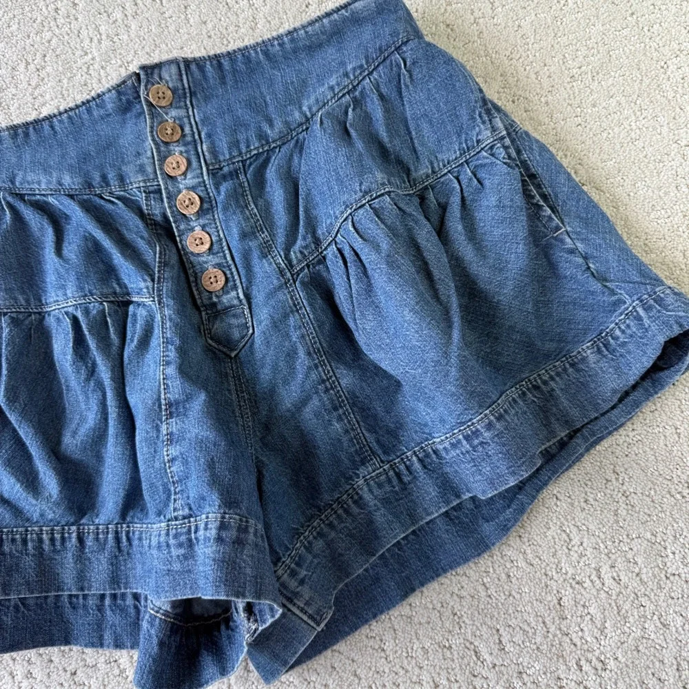 We The Free Fleur Denim Shorts Womens S Blue Ruffle Tiered Button